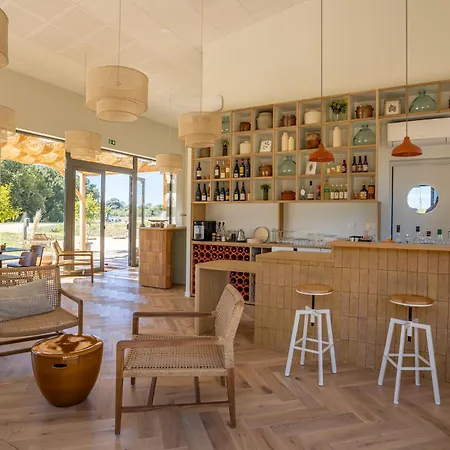 Les Coteaux - & Experiences