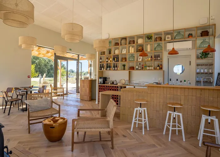 Les Coteaux - & Experiences