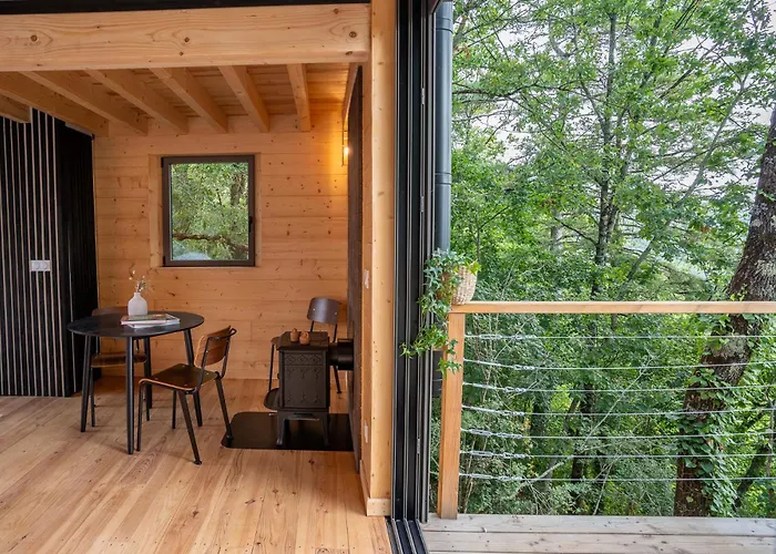 Les Coteaux - & Experiences فندق