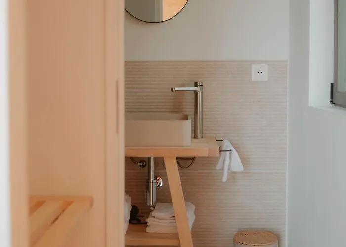 Les Coteaux - & Experiences